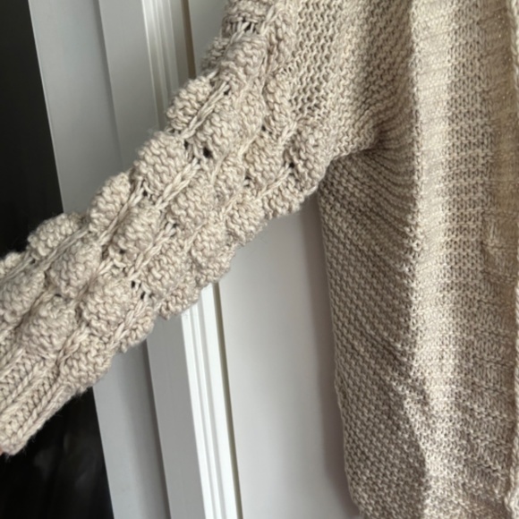 Bubble sleeve sweater - Picture 2 of 3